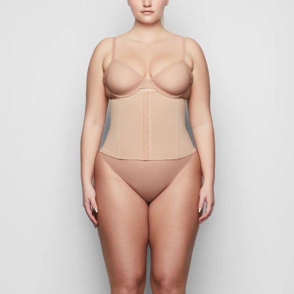 SKIMS WAIST TRAINER - Picture 2 of 6